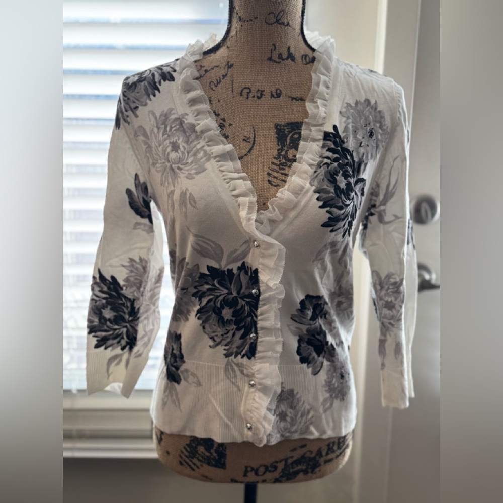 White House Black Market V neck Cardigan